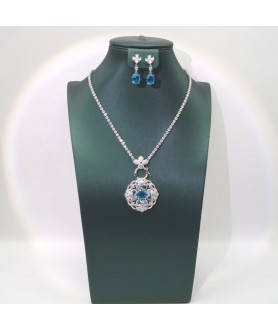 Natural sapphire necklace with coloured jewel set