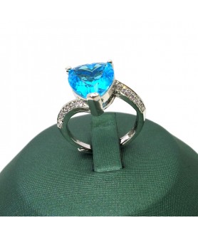 Natural blue topaz inlaid heart-shaped gem ring