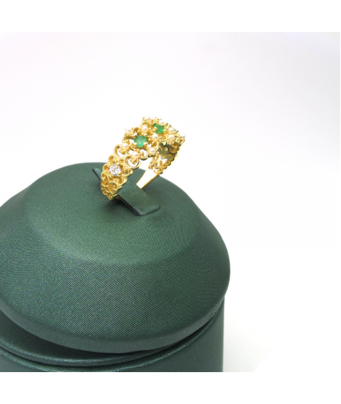 Natural emerald inlaid hollow ring