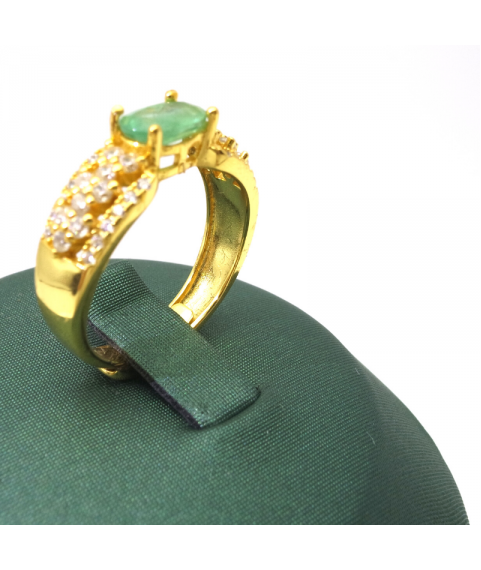 Natural emerald inlaid gold gem ring