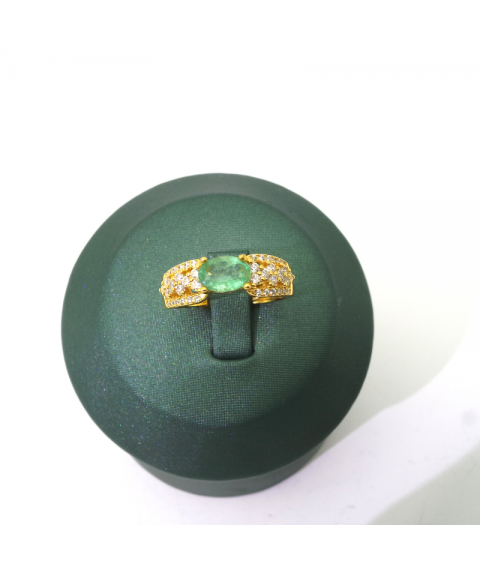 Natural emerald inlaid gold gem ring