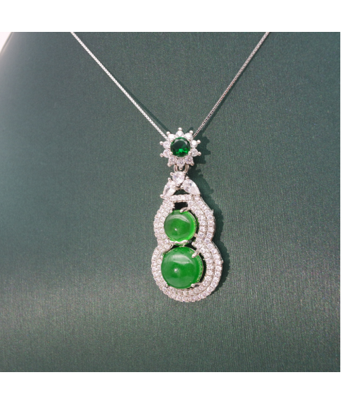 Natural emerald gourd shaped Flower Necklace